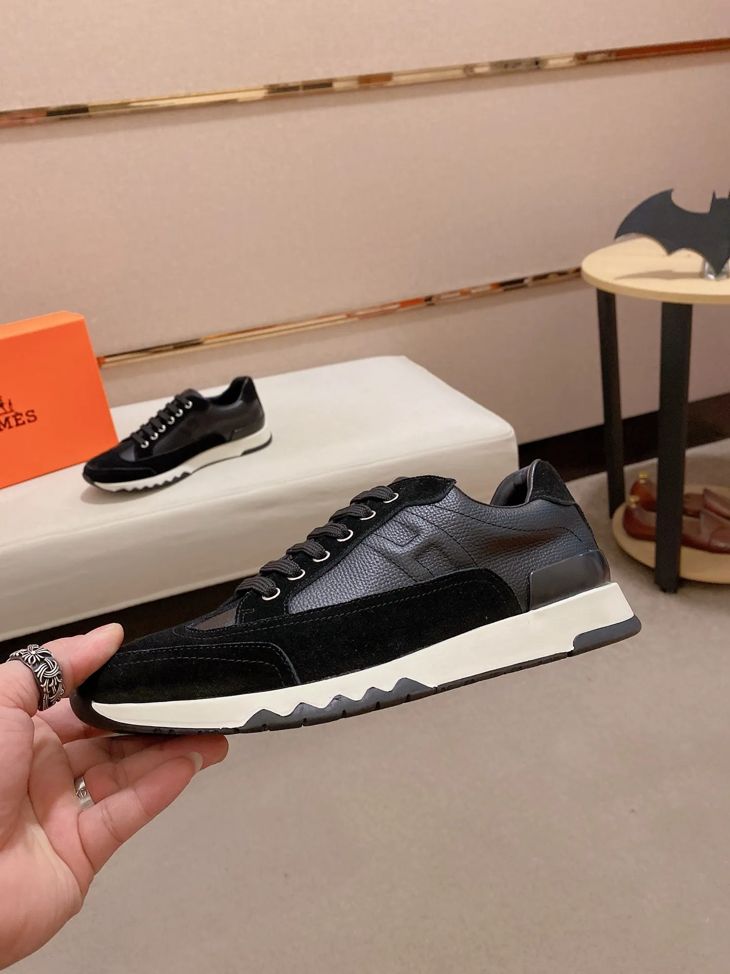 Ex-factory price: 500💰《HERMES》【Classic original single version】Hermès; top 🔝purchasing agent🔍🔍men's latest 🇺🇸sold simultaneously, original imported from Italy ▲▲first-layer cowhide ▲▲ (high-end, nobility and class) ) Exquisite workmanship (Italian 🇮🇹 imported water-dyed 🐂 cowhide lining) sole: original sole provided by the original factory, ⚠️exclusive double-layer activity·TPR·rubber·combined molded outsole; super comfortable·wear-resistant·non-slip·environmental protection The real thing is more beautiful when photographed in kind (high quality, following orders), you can come in and out at will * Number of yards: 38·39·40·41·42·43·44# (can be customized 45.)